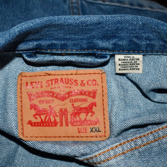 Levi Strauss Jean Jacket Size 2XL Excellent Condition  Details:  100% Cotton  Bu - Picture 3 of 5